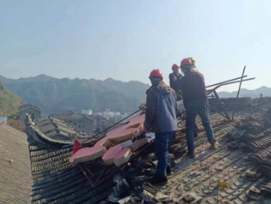 凤凰城管：对城区高空、破损、不协调广告进行专项排查整治清理成效明显——2023年户外广告牛皮癣整治专题报道二