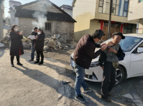凤凰县筸子坪镇：入村接种疫苗加强针为老人撑起健康“免疫伞”