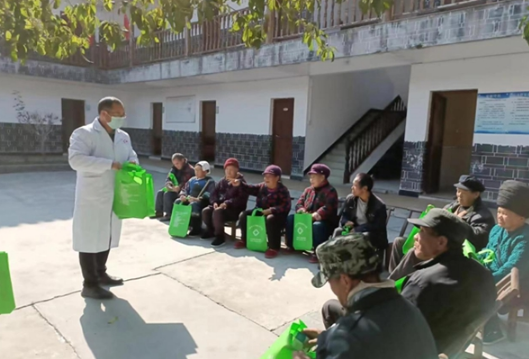 凤凰县千工坪镇：“防疫健康包” 小“包”大“爱”