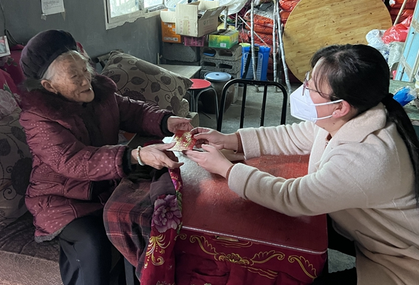 凤凰县委宣传部开展春节前走访慰问活动