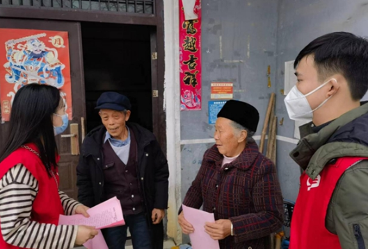 凤凰团县委开展“创清廉家风 建廉洁家庭”  主题入户宣传活动