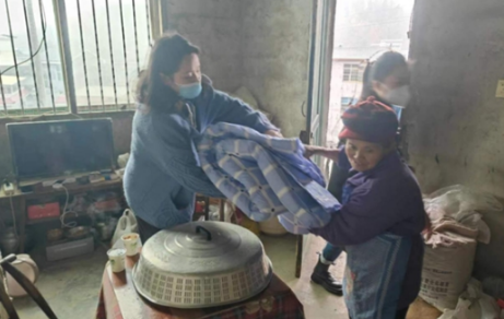 走访慰问贺新春 殷殷深情暖人心—— 沱江镇三里湾村后盾单位到村开展春节慰问活动