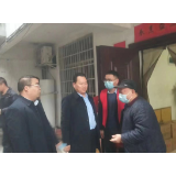 石绍峰、滕琼深入沱江镇社区、村走访慰问