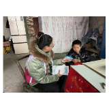 新春送温暖，凤凰县麻冲乡妇联发放“防疫健康包”，巾帼关爱暖人心