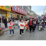 凤凰县廖家桥镇组织大学生志愿者进行“送法下乡”法治宣传活动