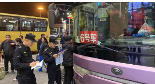 “双节”我在岗丨凤凰交通执法：坚守一线护航平安路