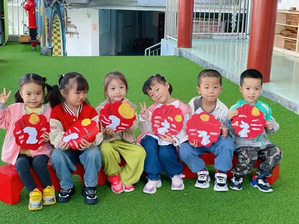 幼儿手工作品。.jpg