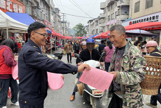 凤凰县廖家桥镇：走街串巷做宣传，安全意识记心中