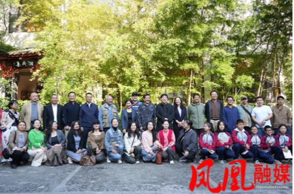 中国散文学会凤凰创作基地授牌