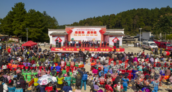 组图丨凤凰县腊尔山镇：红苗故里迎盛会  多彩民俗庆重阳 