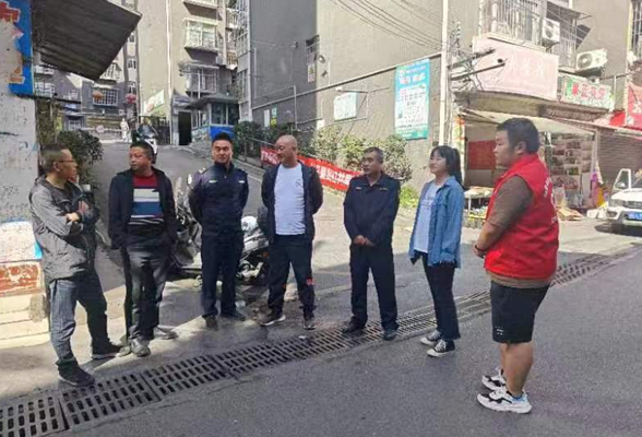 优化营商环境在行动丨凤凰县沱江镇土桥社区：开展整治占道经营乱象 助力优化营商环境
