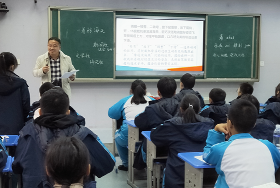 山乡教育“领航人” ——记湖南省凤凰县教育科学研究所教师龙建兴