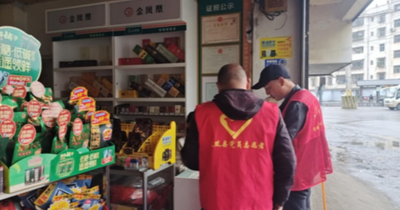 优化营商环境在行动丨凤凰县沱江镇土桥社区开展禁止向未成年人销售烟酒宣传活动  助力优化营商环境