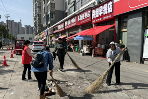 文明新风润湘西丨凤凰县沱江镇渭阳社区开展优化营商环境卫生整治活动