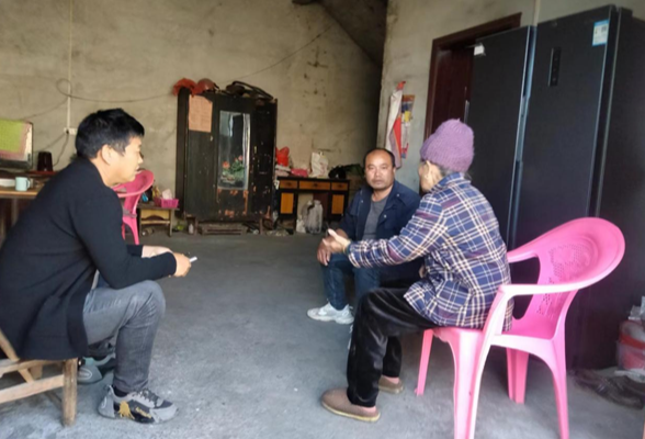优化营商环境在行动丨凤凰县廖家桥镇古双云村：优化医保收缴服务  提升营商环境