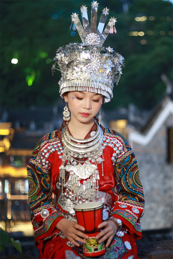 杨欢.jpg