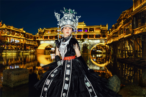 暗夜女王-陈天海.jpg