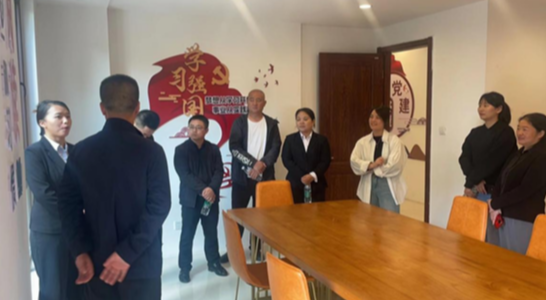 凤凰县沱江镇土桥社区：党建引领进小区，优化营商环境促发展