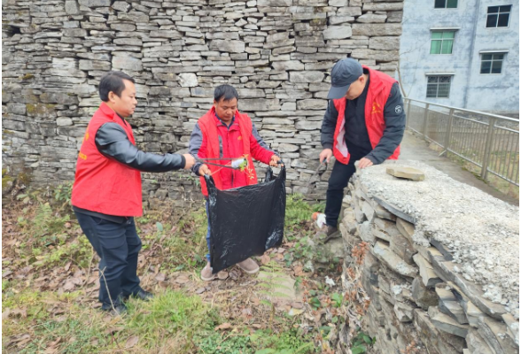 凤凰县阿拉营镇新岩村：齐抓共建凝心聚力  助推乡村振兴