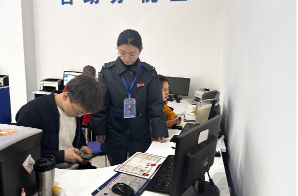 优化营商环境在行动丨凤凰税务：线上线下齐发力暖心服务“精准达”