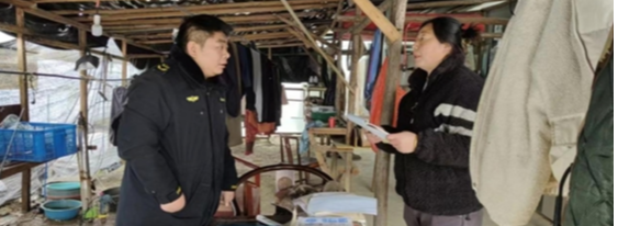凤凰县农业农村局执法大队：开展草莓种植执法检查工作