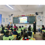 凤凰县箭道坪小学土桥路校区：开展“呵护祖国花朵”关爱女生主题班会