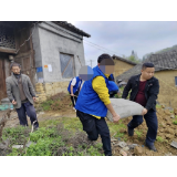 凤凰县吉信镇司法所：关爱五保老人，弘扬雷锋精神