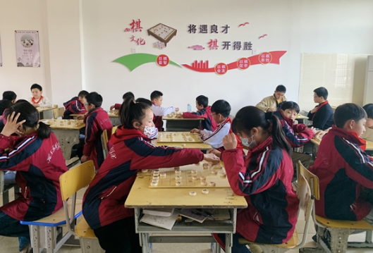 凤凰县箭道坪小学凤凰路校区：乐在“棋”中 为“双减”赋能  