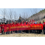 凤凰县大坳幼儿园人居环境提升行动暨建设美丽湘西专题活动“植树造林,绿化家园”