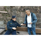 凤凰城管：拾金不昧扬善举   弘扬正气暖人心