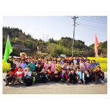 凤凰县茶田学区以徒步拉练促增效减负： 师生徒步乡野，磨砺青春意志 