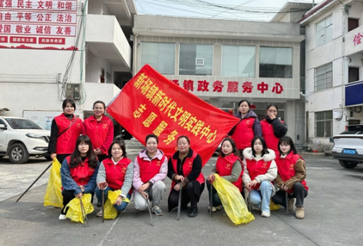 凤凰县新场镇：志愿服务“河小青”  水清岸绿待春来