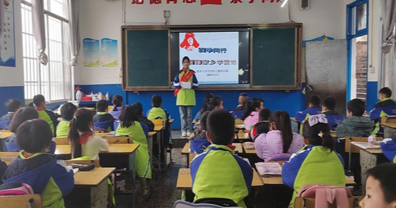 凤凰县南华小学：弘扬雷锋精神 争做美德好少年