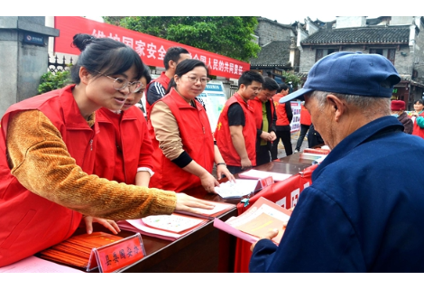切实筑牢人民防线，坚决维护国家安全 ——凤凰县开展全民国家安全教育日活动
