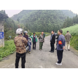凤凰县林峰乡：多渠道开展交通劝导促平安