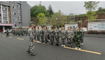 凤凰县委党校：学员们在军训磨练中砥砺前行