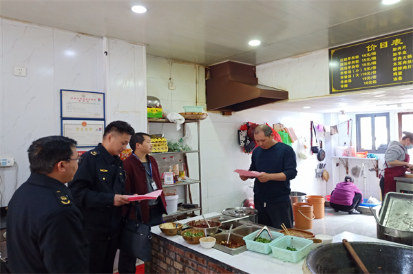 进入餐饮店检查宣传.jpg.jpg