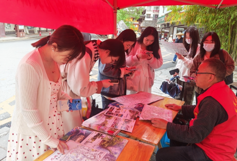 凤凰千名党员志愿者倾情服务游客，文明实践助推文化旅游高质有序