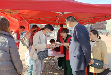 “五一”假期我在岗丨凤凰县发改局：党员志愿者助力“五一”县域旅游服务