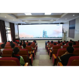 凤凰县箭道坪小学土桥路校区观看神舟十六号载人飞船发射活动