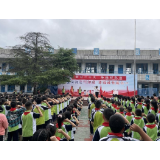 红领巾心向党 这一时刻最光荣 ——凤凰县南华小学举行2023年度新队员入队仪式