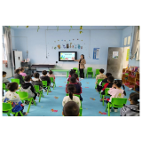 凤凰县齐良桥学区中心幼儿园组织开展“关爱生命 重视消防”消防安全知识主题班会