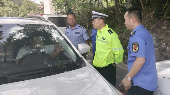 凤凰县两林乡：开展执法监督 助力道路交通安全