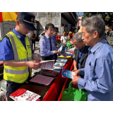 凤凰县新场镇：多部门利用赶集天集中开展宣传活动