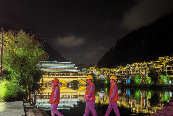 文明新风润湘西丨国网凤凰县供电公司  乘“峰”破浪赢大“烤”