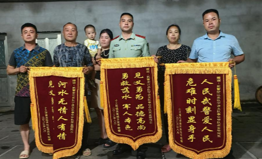 文明新风润湘西丨凤凰山江镇：军民齐心救援落水群众
