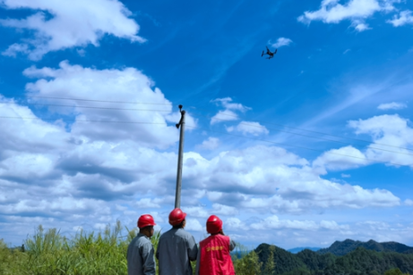 文明新风润湘西丨国网凤凰县供电公司：无人机精益化巡视  奏响秋检“第一章”