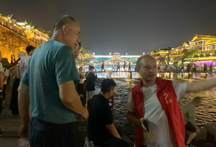 “双节”我在岗丨凤凰古城：中秋国庆志愿服务“不打烊”