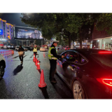 凤凰公安交警开展元旦期间酒醉驾专项整治行动