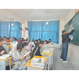 凤凰县一中与凤凰民一中开展结对帮扶交流学习活动